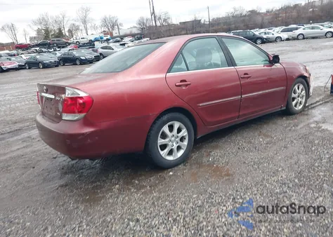 2005 Toyota Camry Xle V6 z USA, uszkodzony, nr VIN 4T1BF30KX5U088061